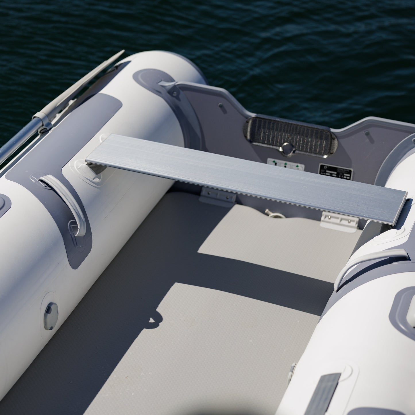 Zodiac Cadet rubberboot met grijs-witte H2P airdeck luchtbodem en aluminium zitbank