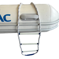 Zodiac zwemtrap Z69570 met drie treden aan een rubberboot bevestigd