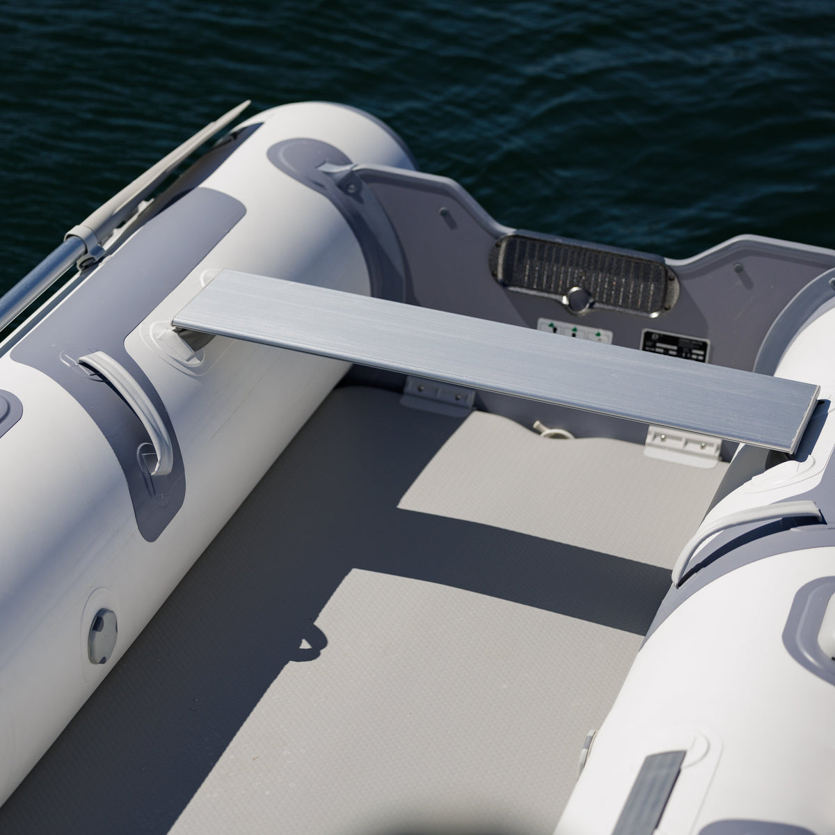 Zodiac Cadet rubberboot met grijs-witte H2P airdeck luchtbodem en aluminium zitbank