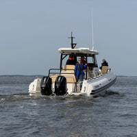 Zodiac X9CC 8,60 meter center console RIB met hardtop en dubbele Mercury motoren varend op zee